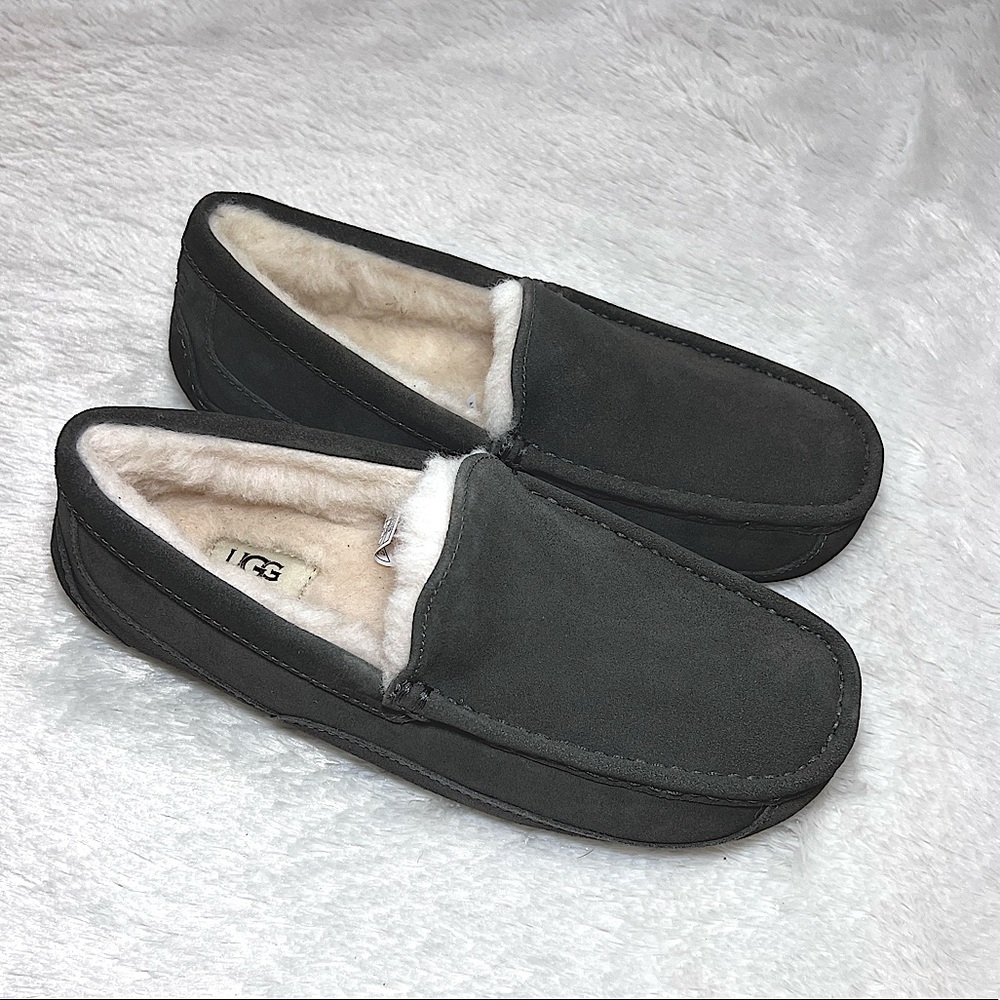 Mens UGG Ascot Slipper - Charcoal Suede - Size 9 - New with Original Box!